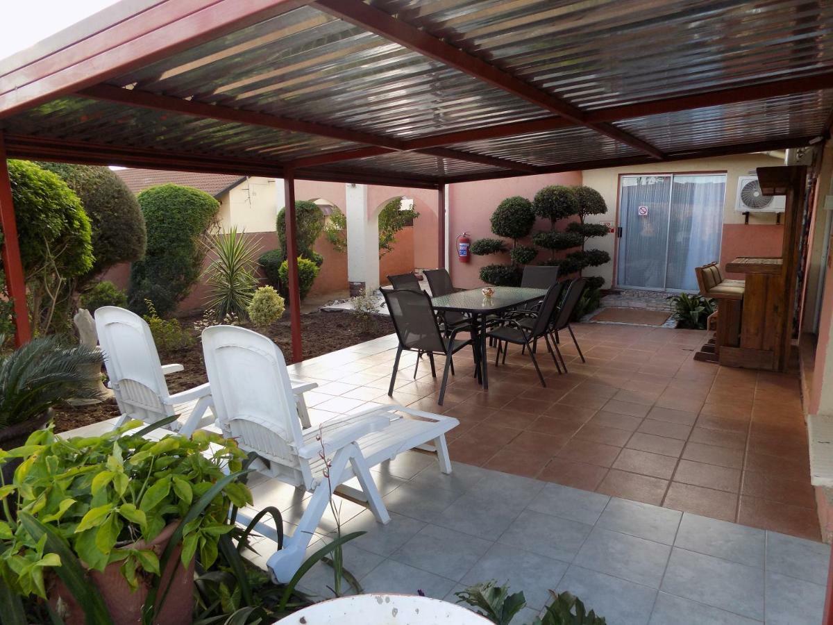 Joezebel Guesthouse Mogwase Экстерьер фото