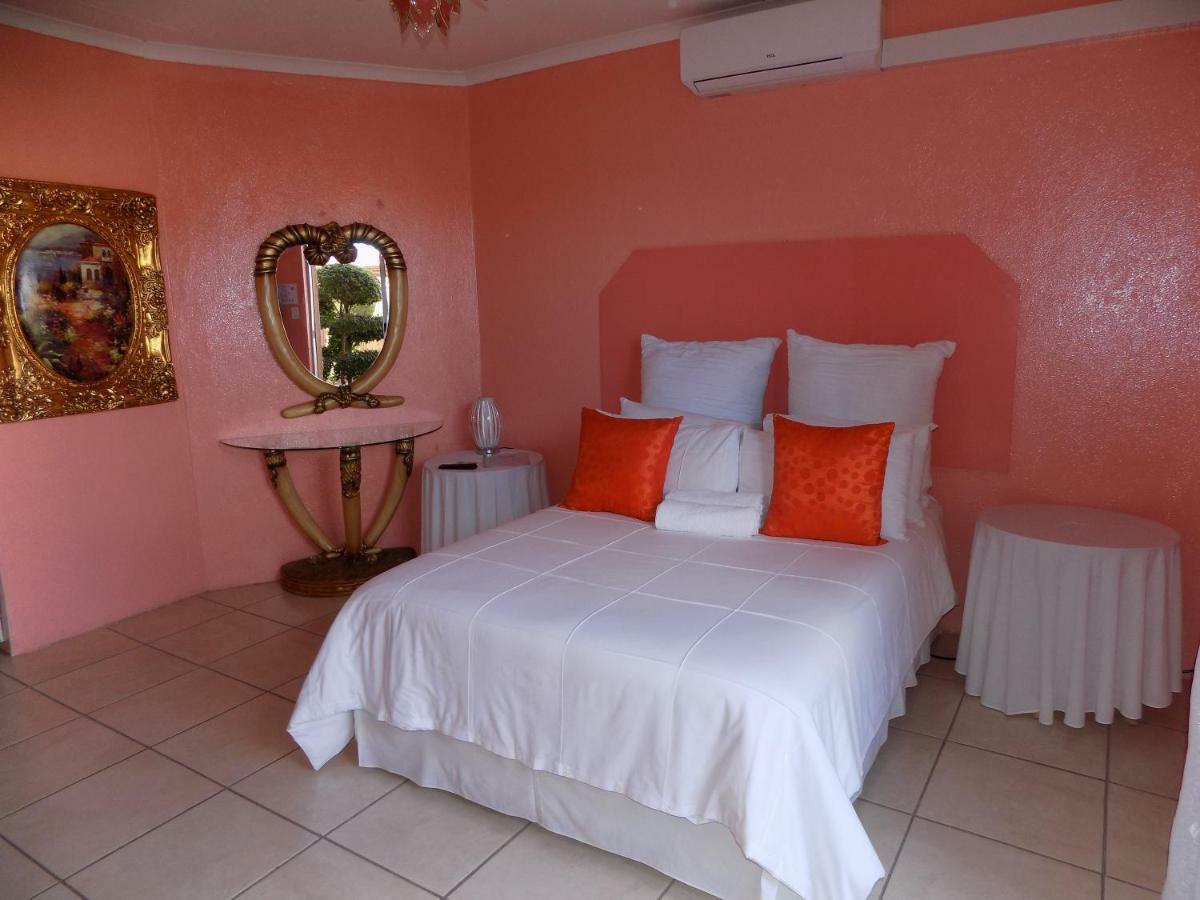 Joezebel Guesthouse Mogwase Экстерьер фото