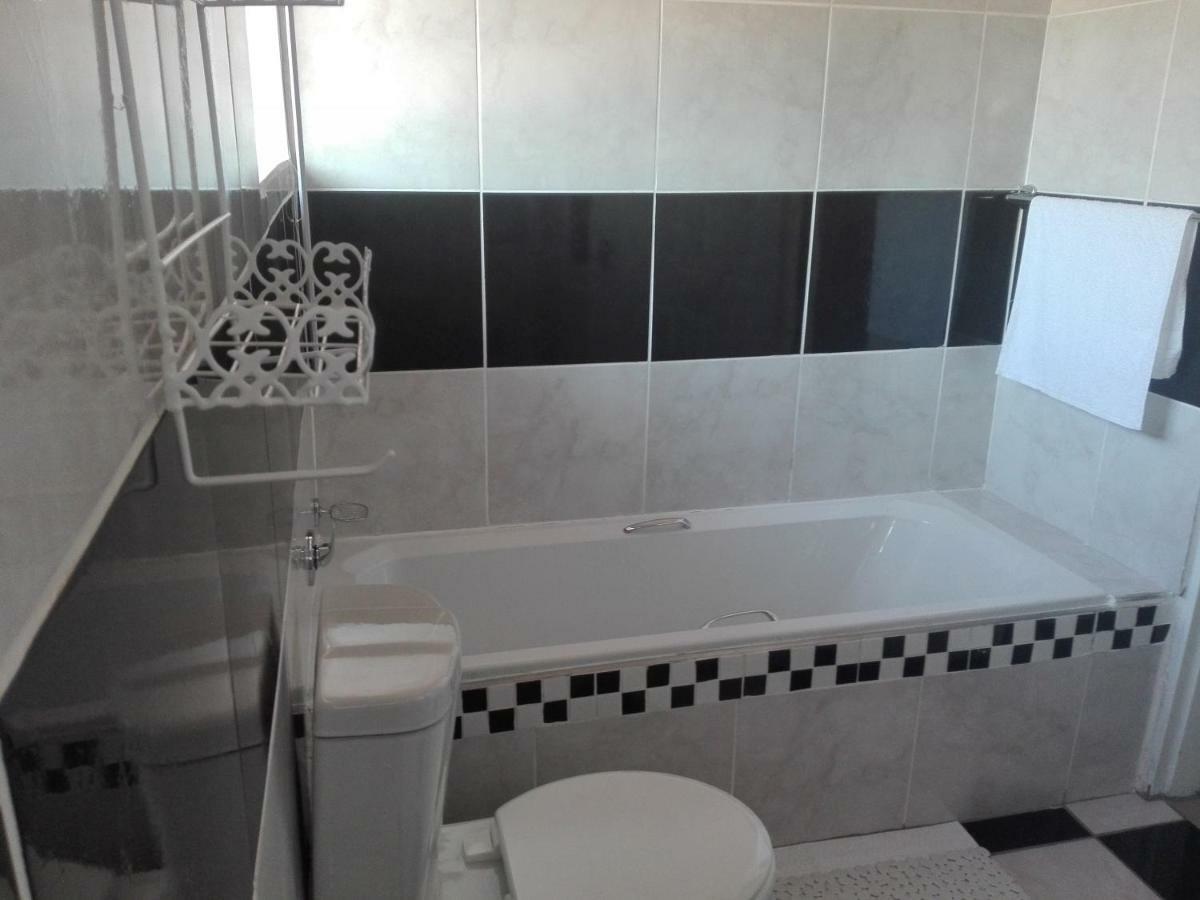 Joezebel Guesthouse Mogwase Экстерьер фото